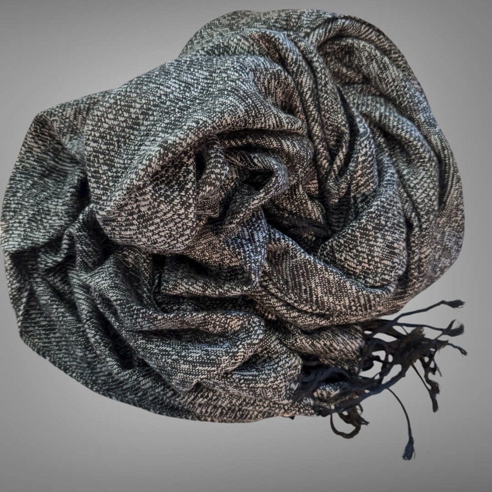 FRINGE SCARF